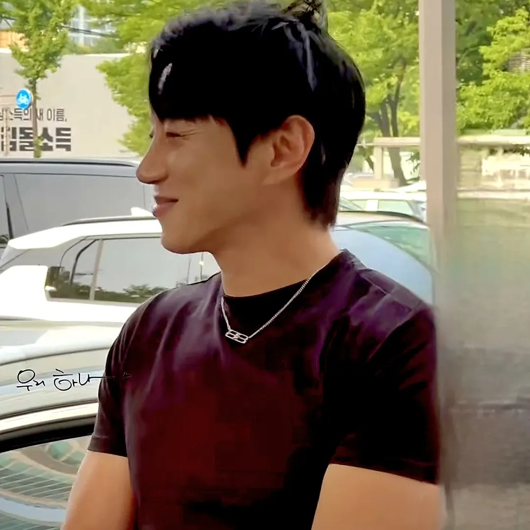 Behind-the-scenes cut of Hwang Chiyeol