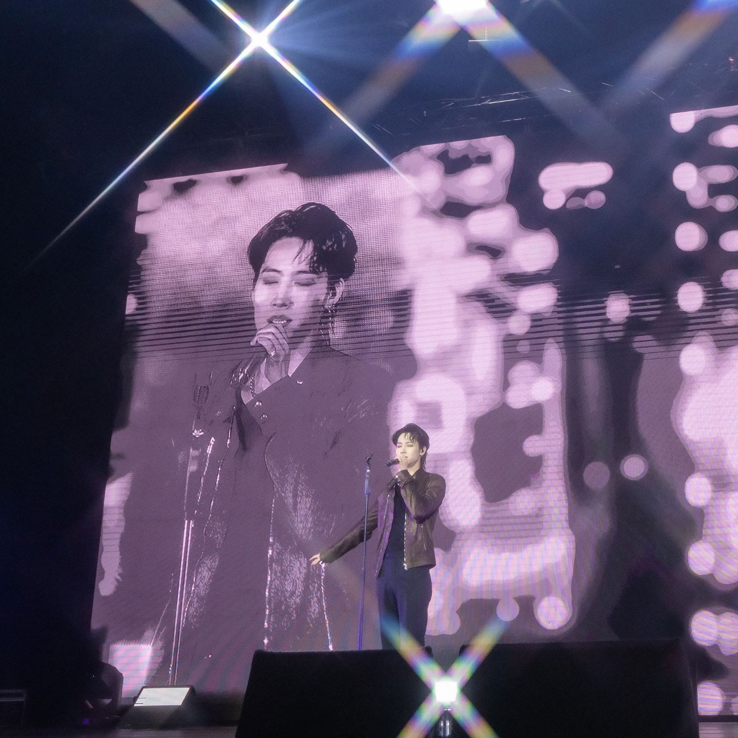 Latest photo of JAY B (GOT7)