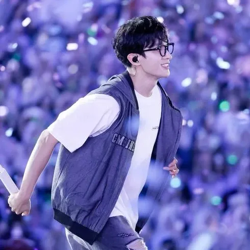 Foto aktivitas terbaru DK (SEVENTEEN)