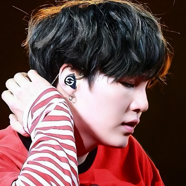 SUGA (防彈少年團)的最新活動照片