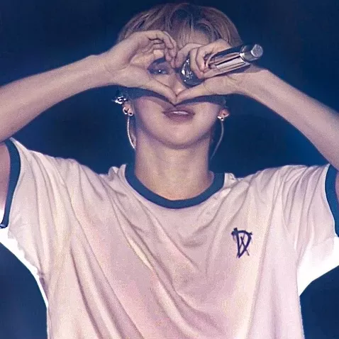 강다니엘 최근 활동샷