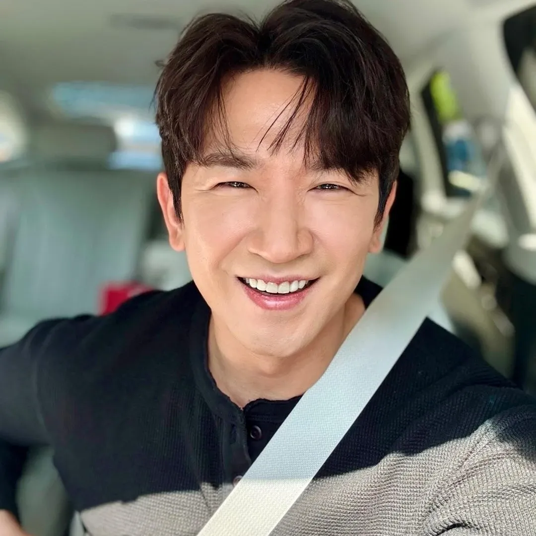 Latest photo of Lee Minwoo (SHINHWA)