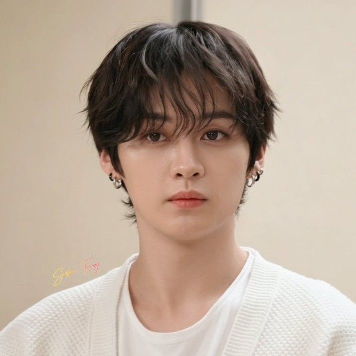 Behind-the-scenes cut of Lee Know (Stray Kids)