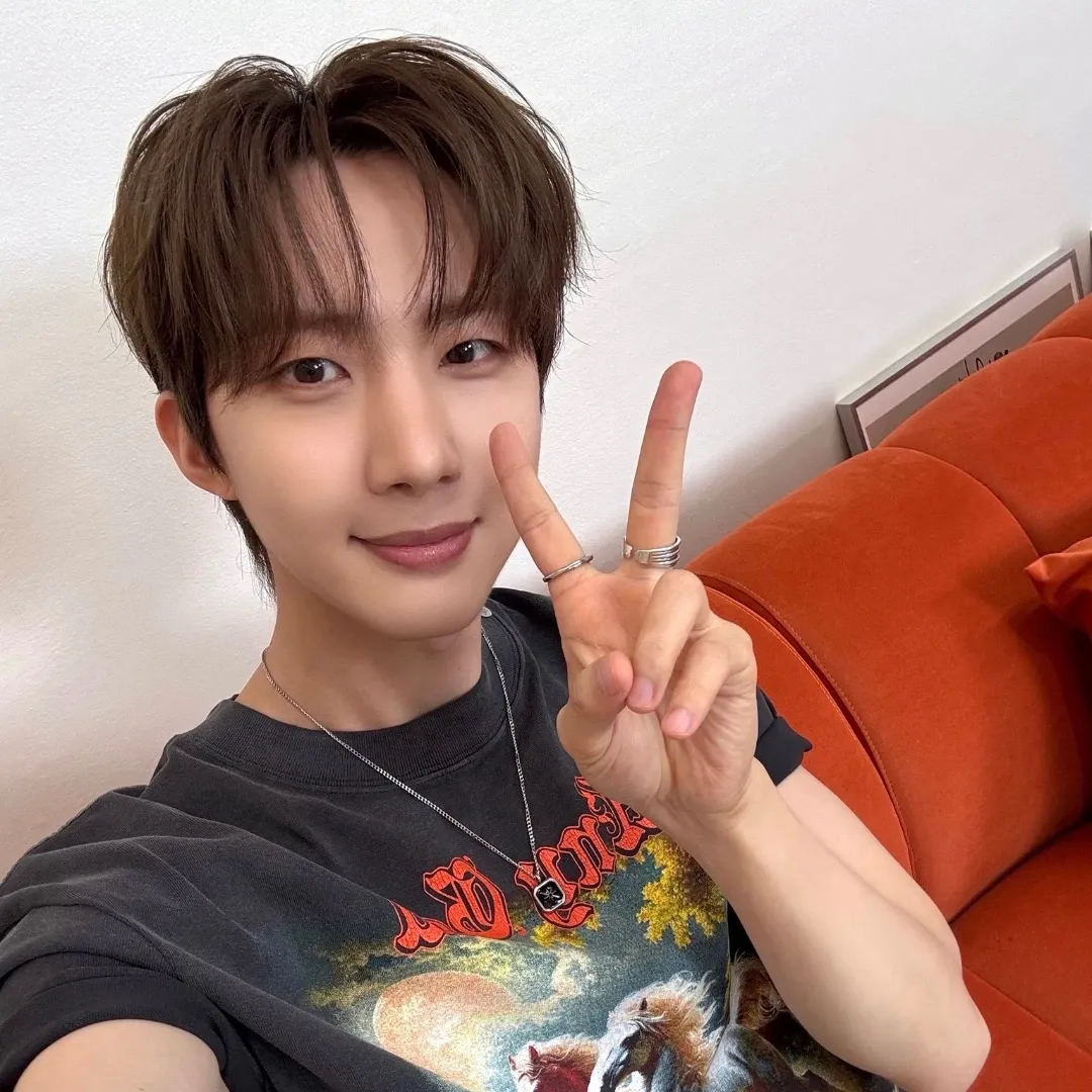 Recent activity shot of Hui (PENTAGON)