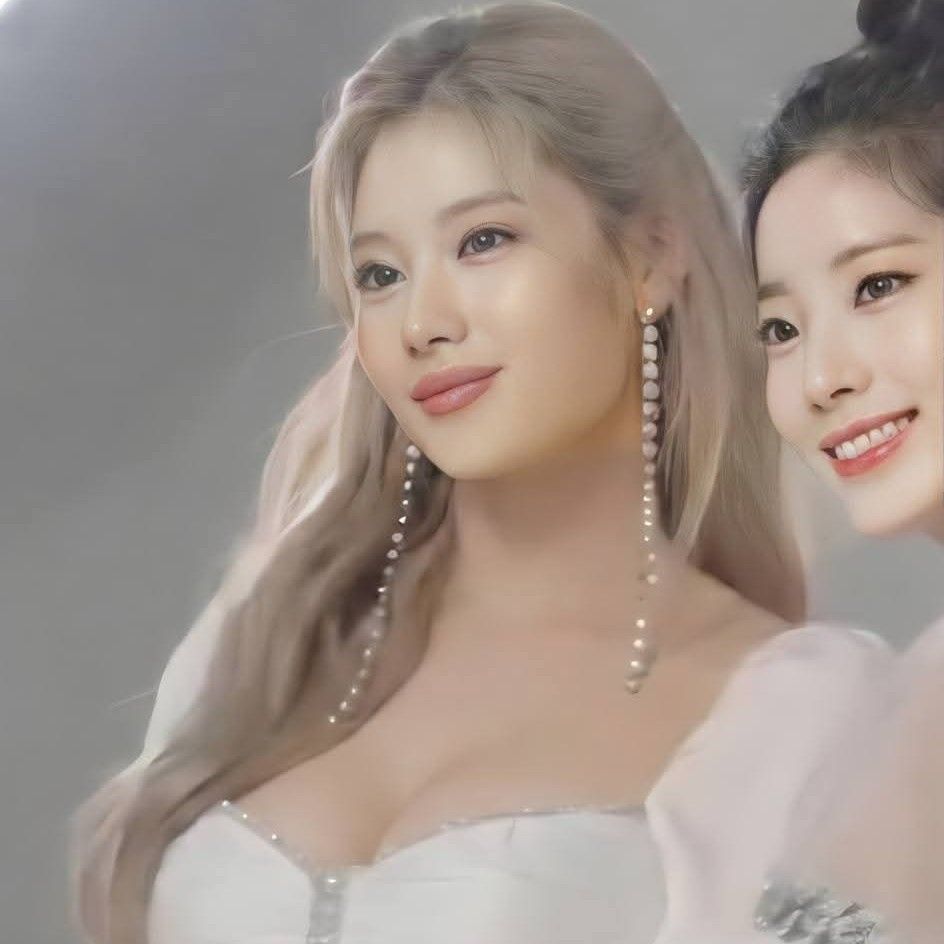 Sana (TWICE)的最新活动照片