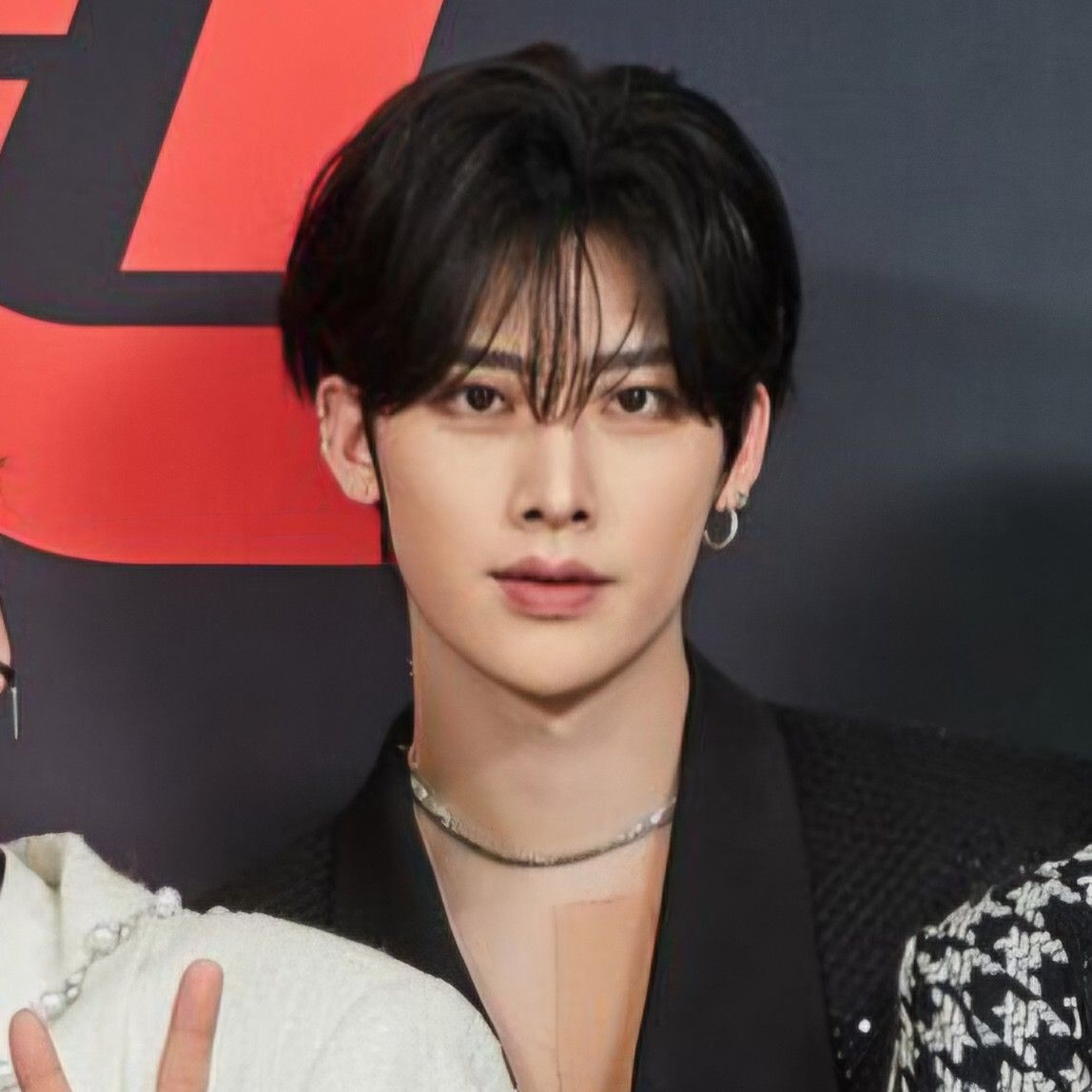 A moment captured by Ricky (ZEROBASEONE)'s fan