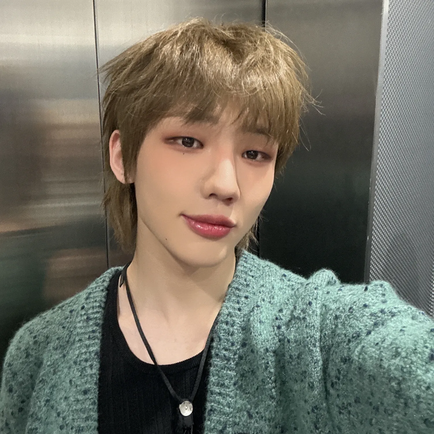 Behind-the-scenes cut of Junhyeok (TNX)