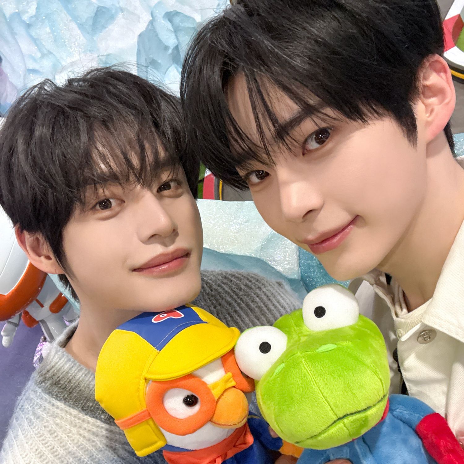 Potret di balik layar Kim Jiwoong (ZEROBASEONE)