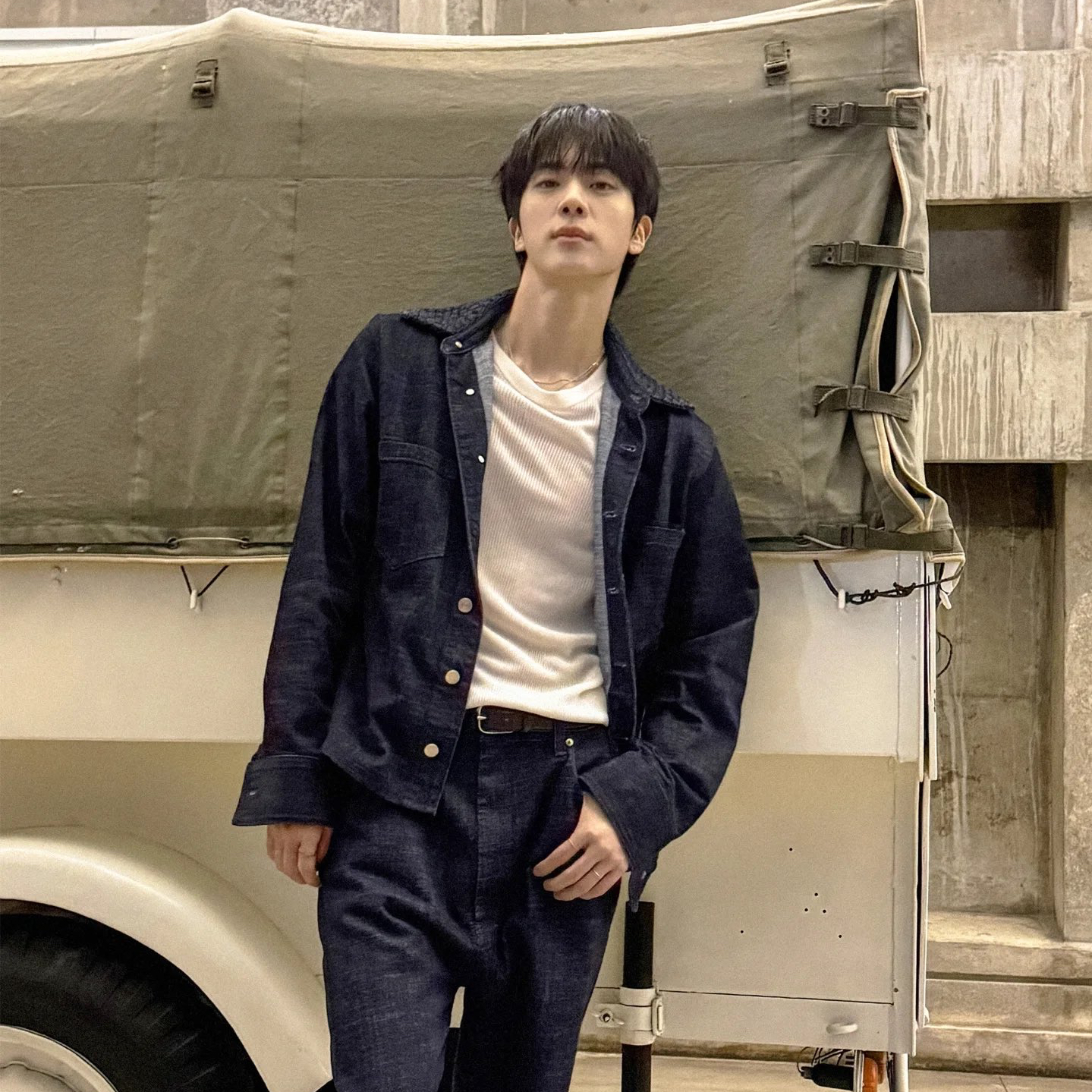 진 (방탄소년단)의 비하인드 컷