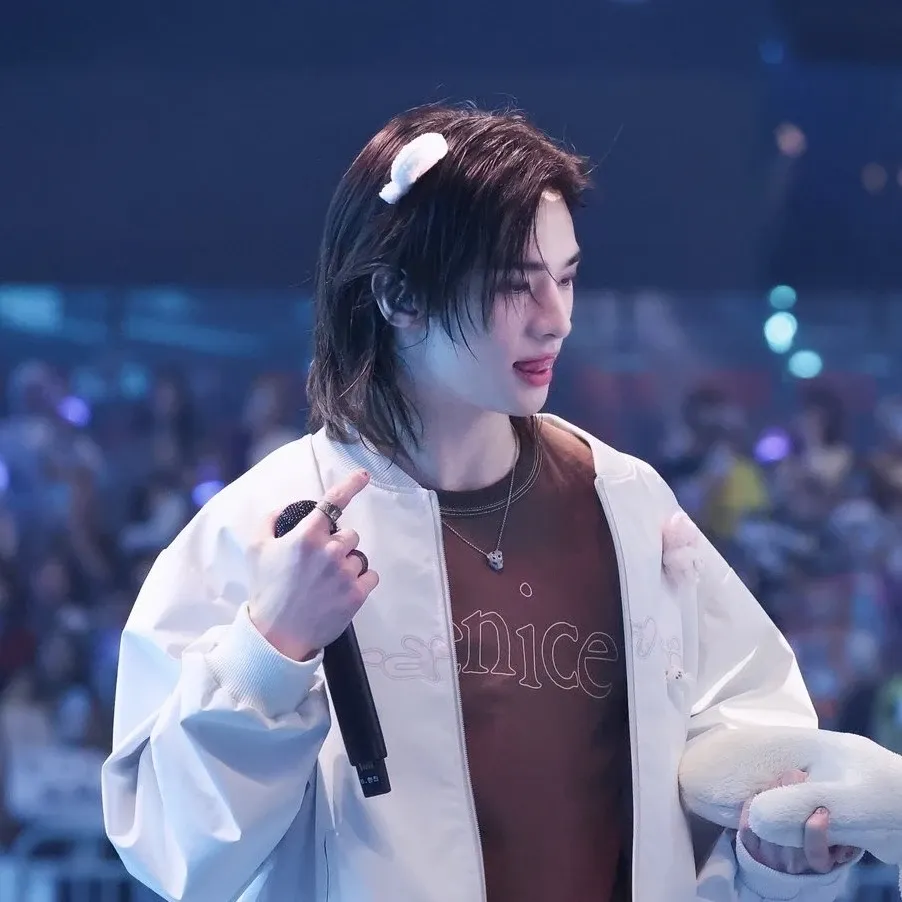 A moment captured by Hyunjin (Stray Kids)'s fan