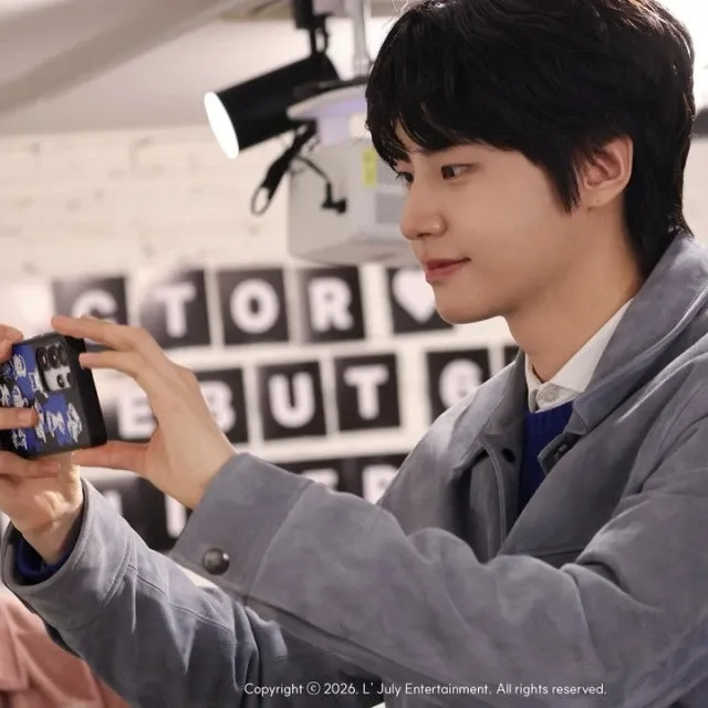 Behind-the-scenes cut of Lee Jinhyuk