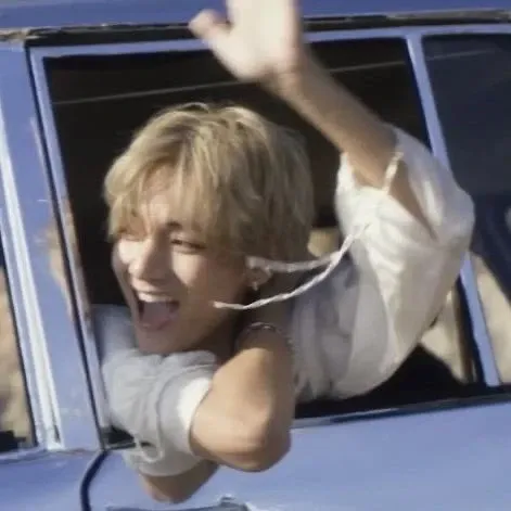 뷔 (방탄소년단)의 최신 사진