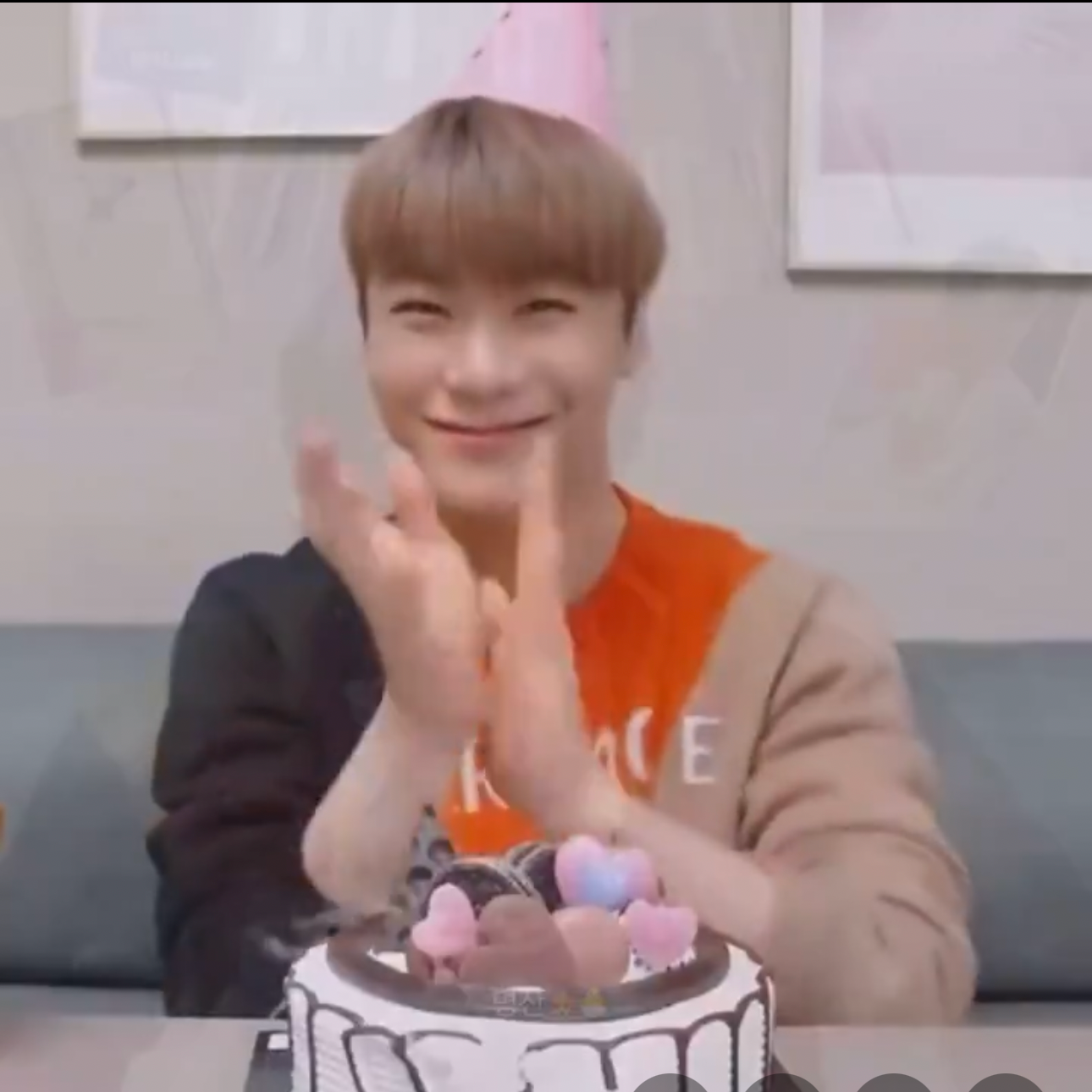 A moment captured by Moonbin (ASTRO)'s fan