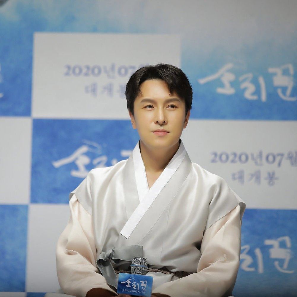 A moment captured by Kim Dongwan (SHINHWA)'s fan