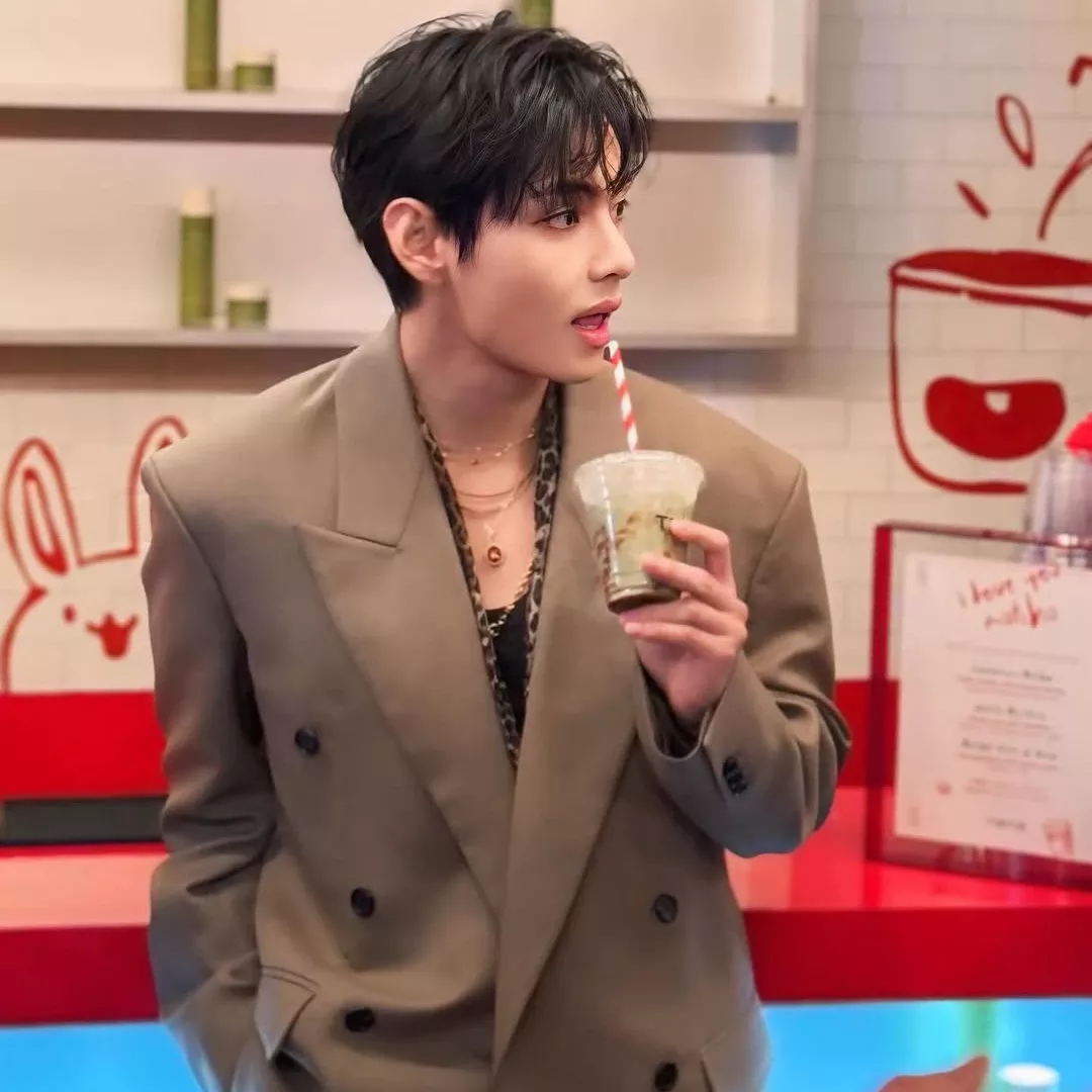 Latest photo of V (BTS)