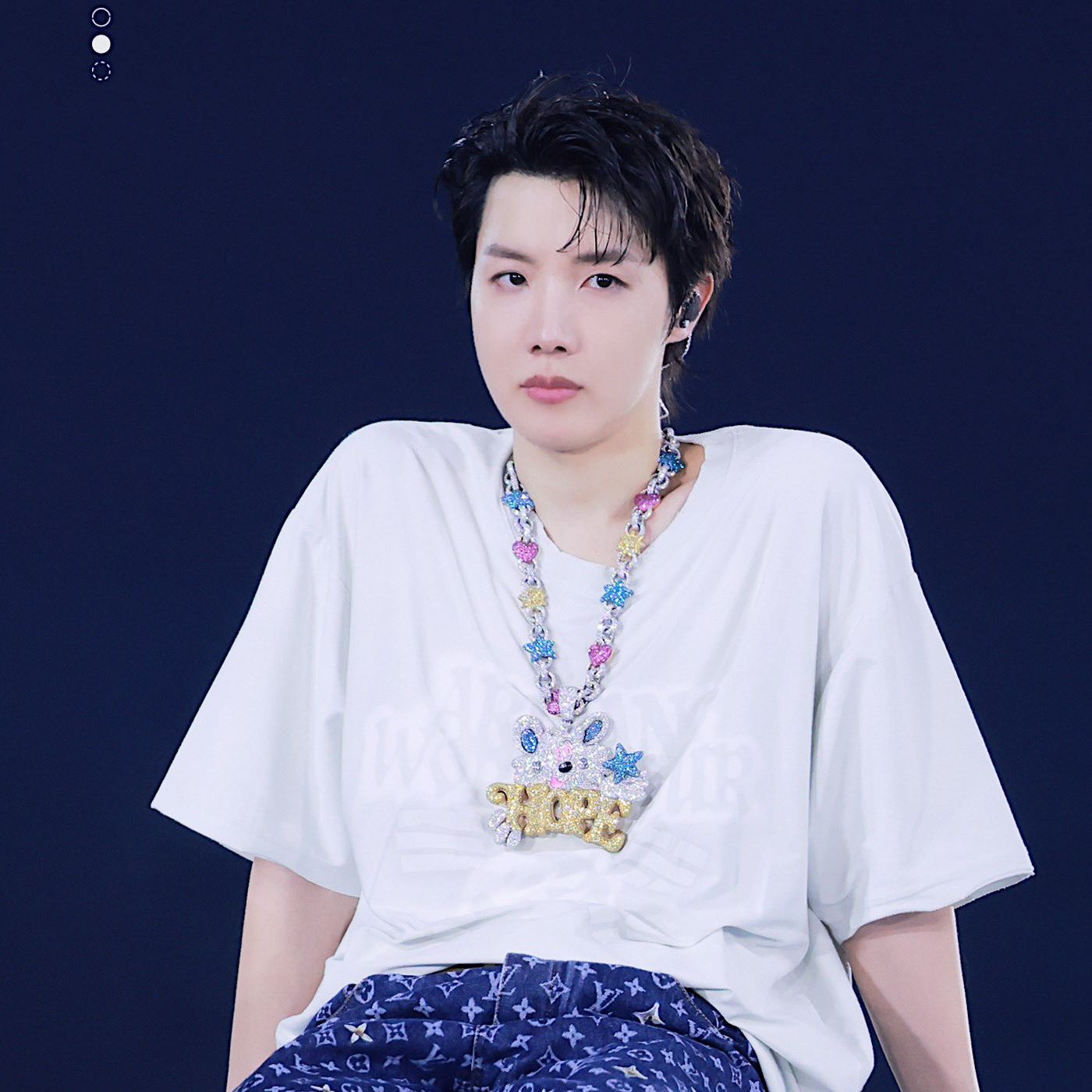 Foto terbaru j-hope (BTS)