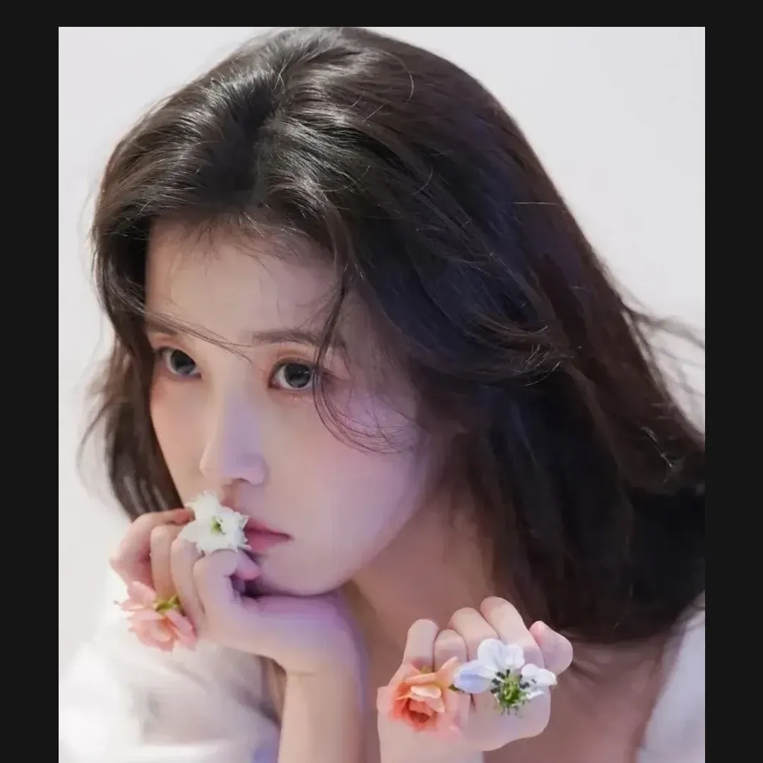 Foto aktivitas terbaru IU