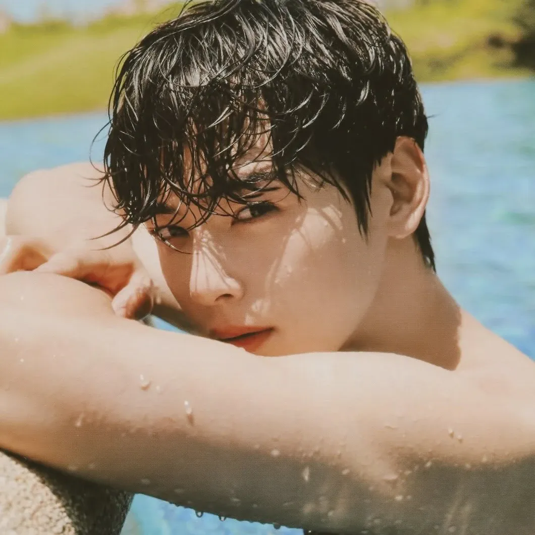 Latest photo of Eunwoo (ASTRO)