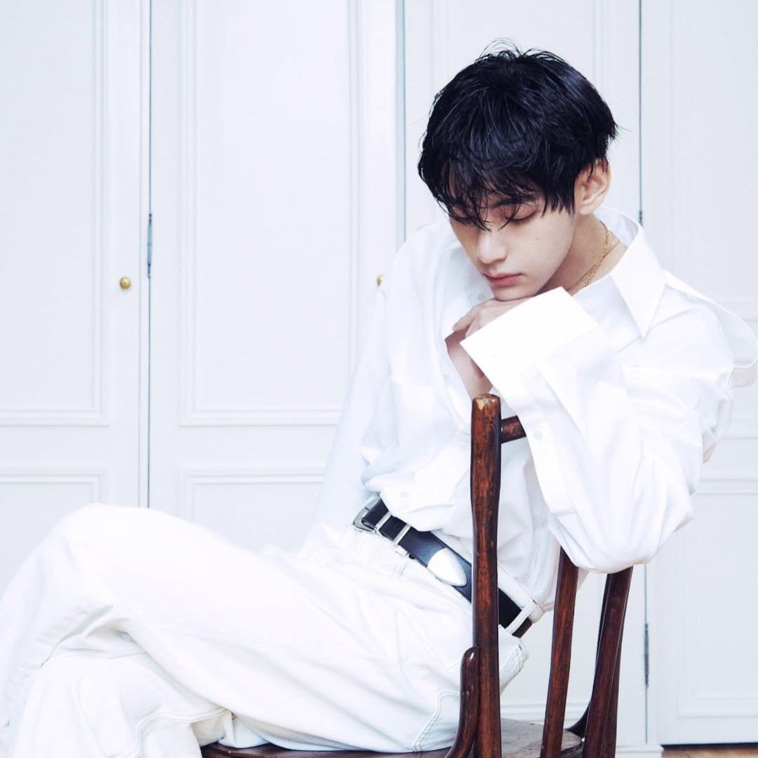 뷔 (방탄소년단)의 최신 사진