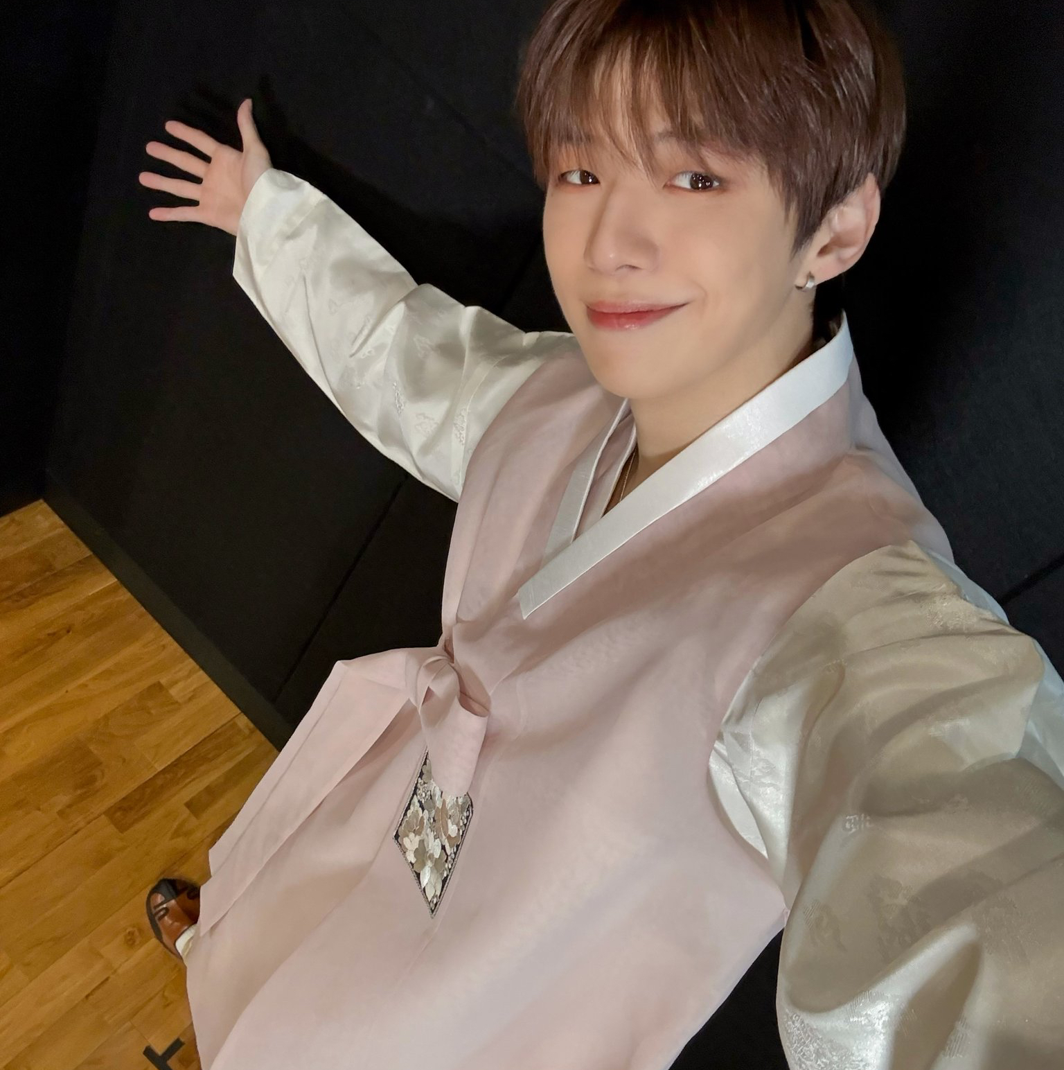 강다니엘의 비하인드 컷