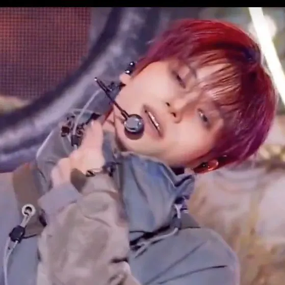 友榮 (ATEEZ)的最新照片