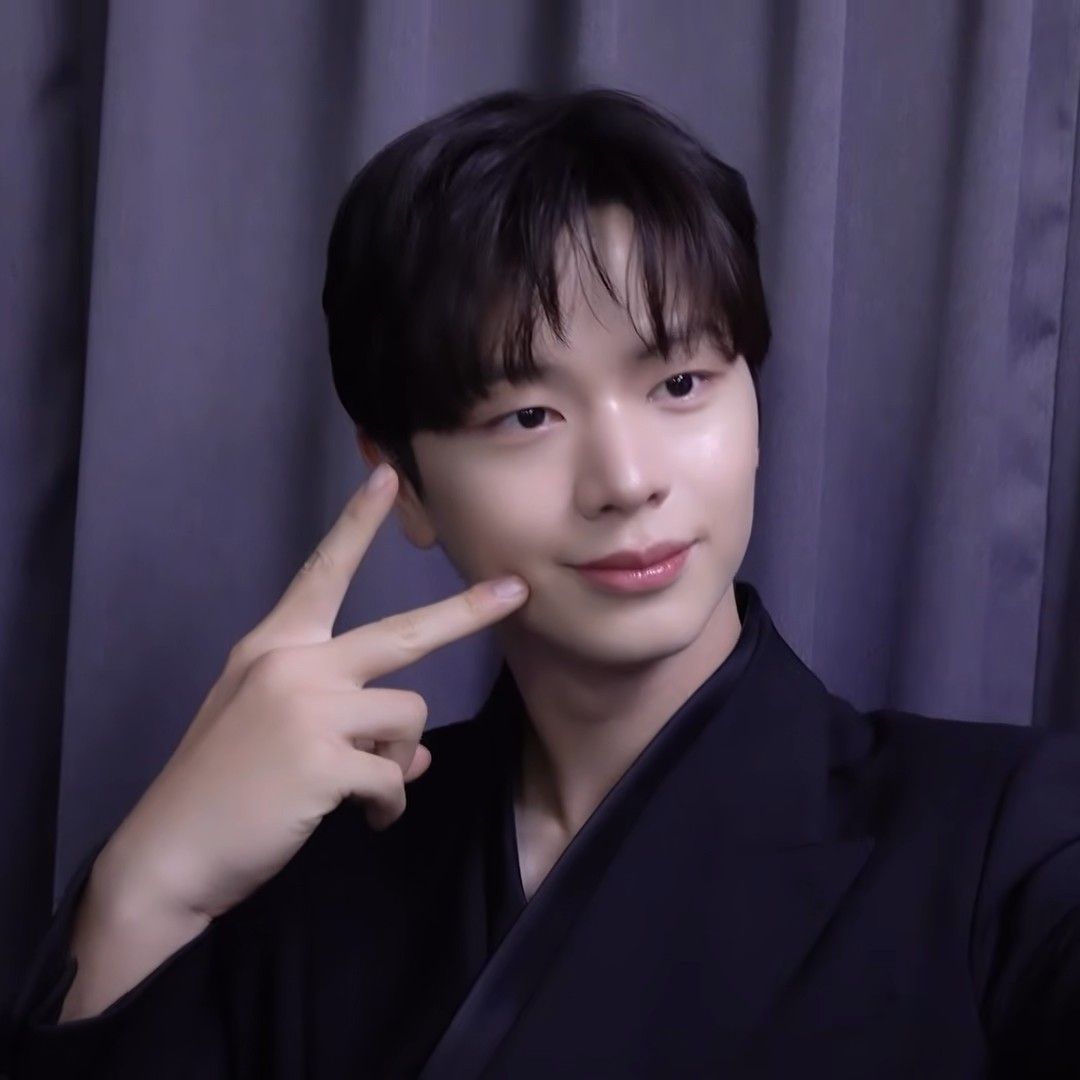 Behind-the-scenes cut of Yook Sungjae (BTOB)
