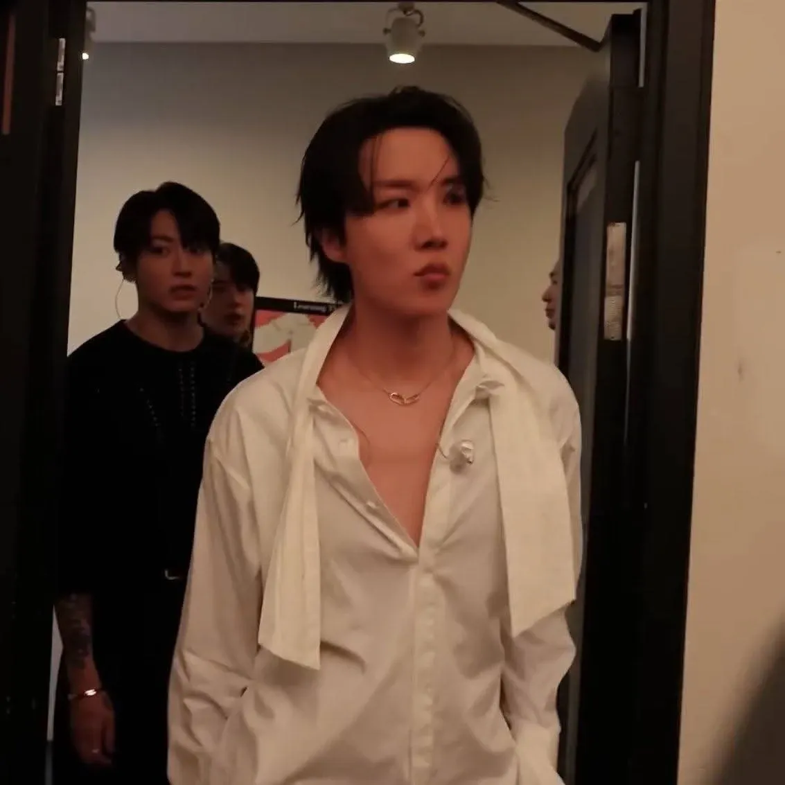 Foto terbaru j-hope (BTS)
