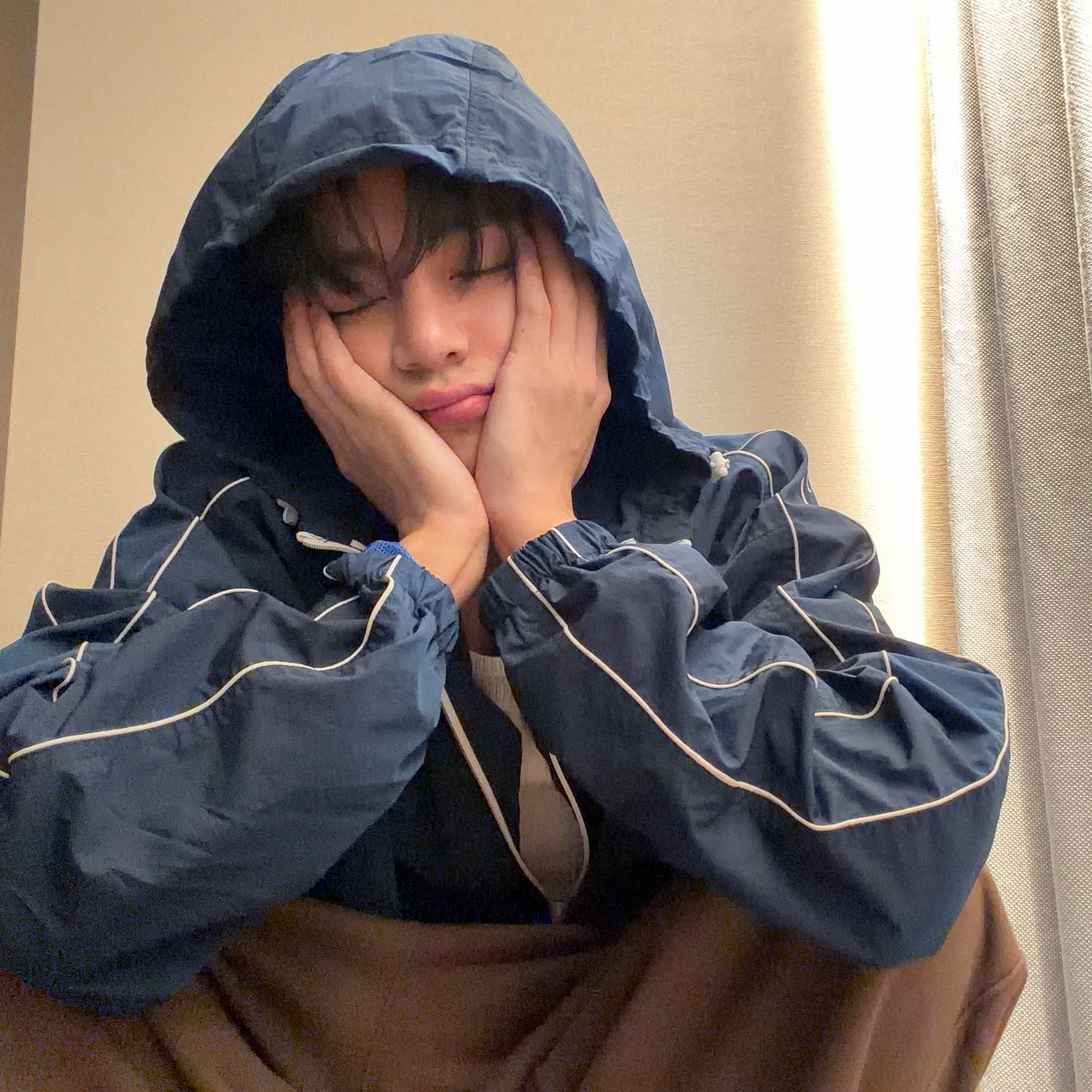 뷔 (방탄소년단)의 비하인드 컷