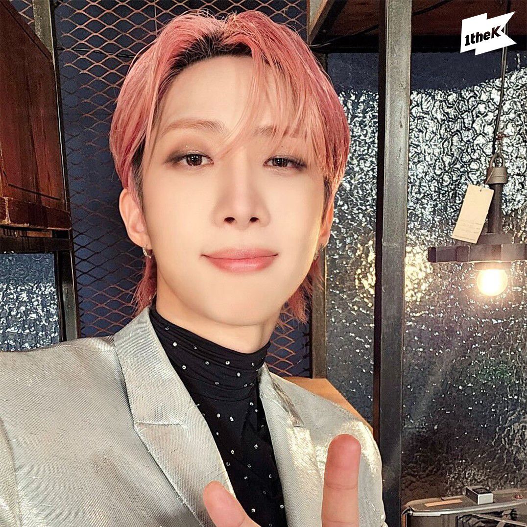 Behind-the-scenes cut of Hui (PENTAGON)