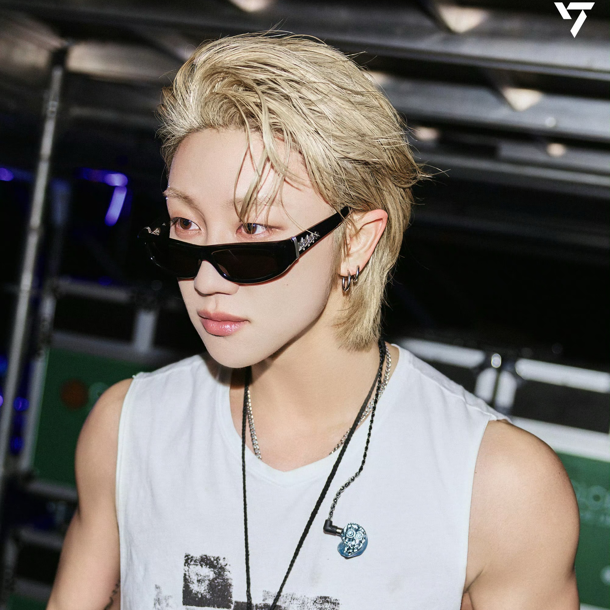 Behind-the-scenes cut of The 8 (SEVENTEEN)