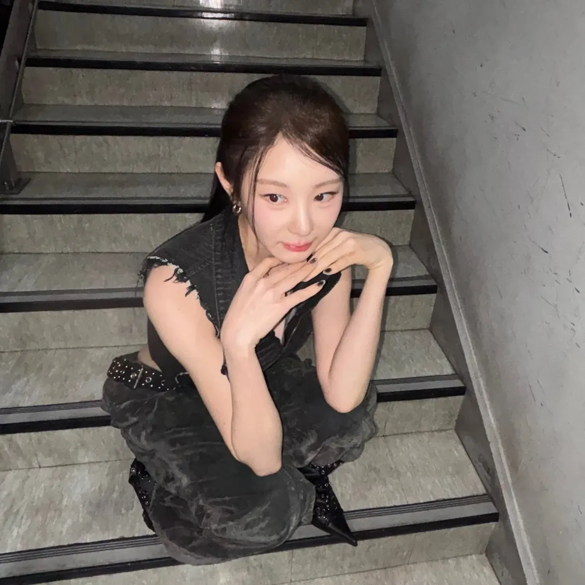 Behind-the-scenes cut of Lee Chaeyeon