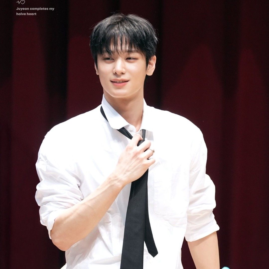 Latest photo of Juyeon (THE BOYZ)