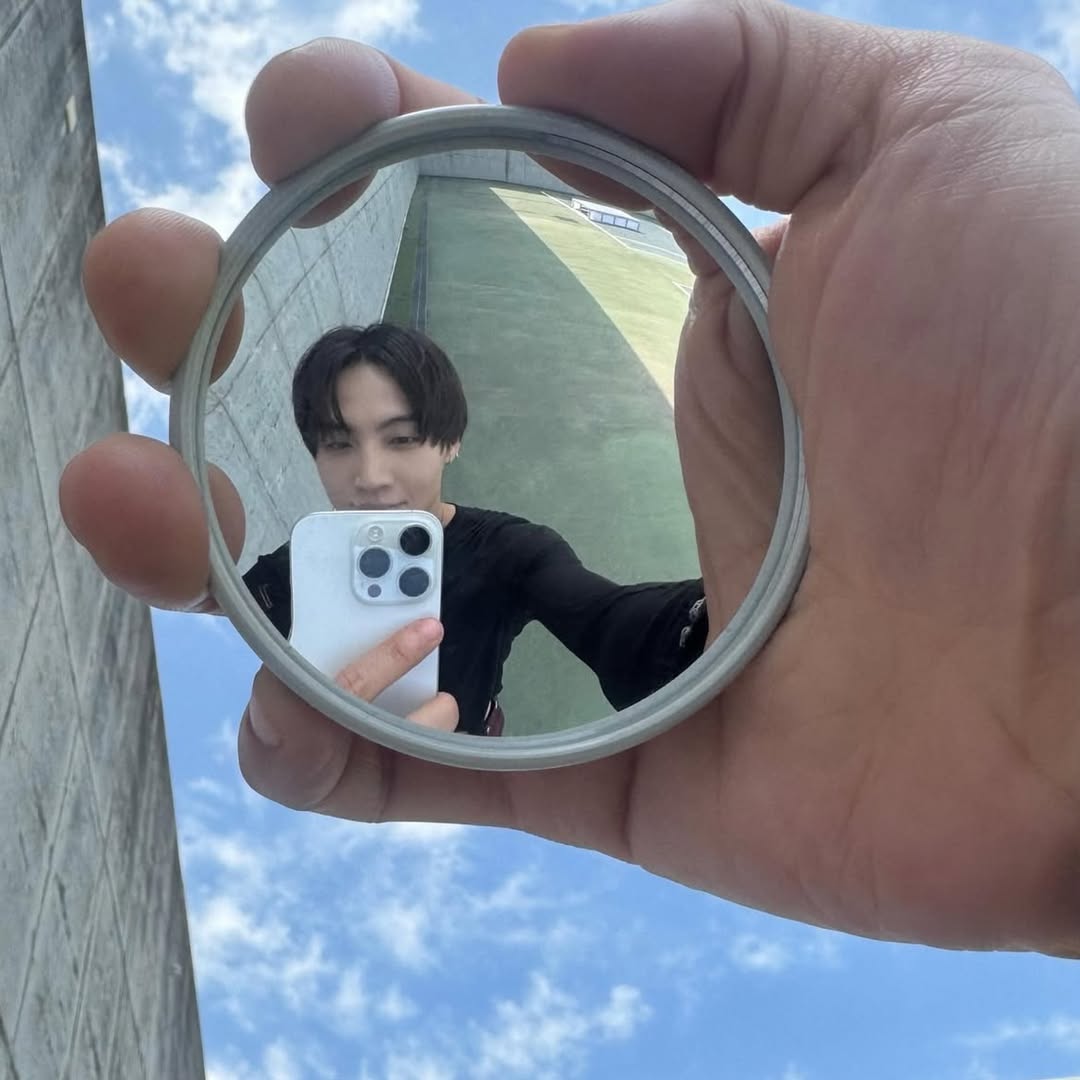 Latest photo of JAY B (GOT7)