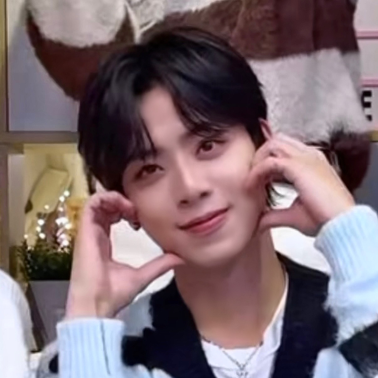 Behind-the-scenes cut of Chiwon (SEVENTOEIGHT)