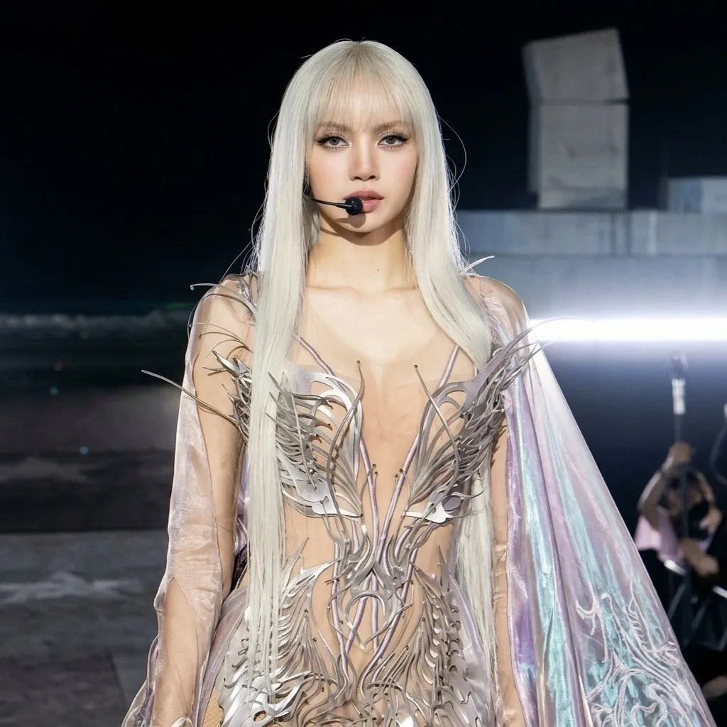 Foto aktivitas terbaru Lisa (BLACKPINK)