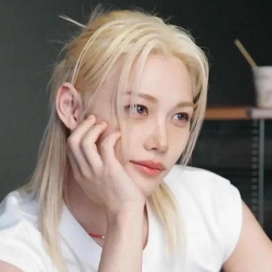 Behind-the-scenes cut of Felix (Stray Kids)