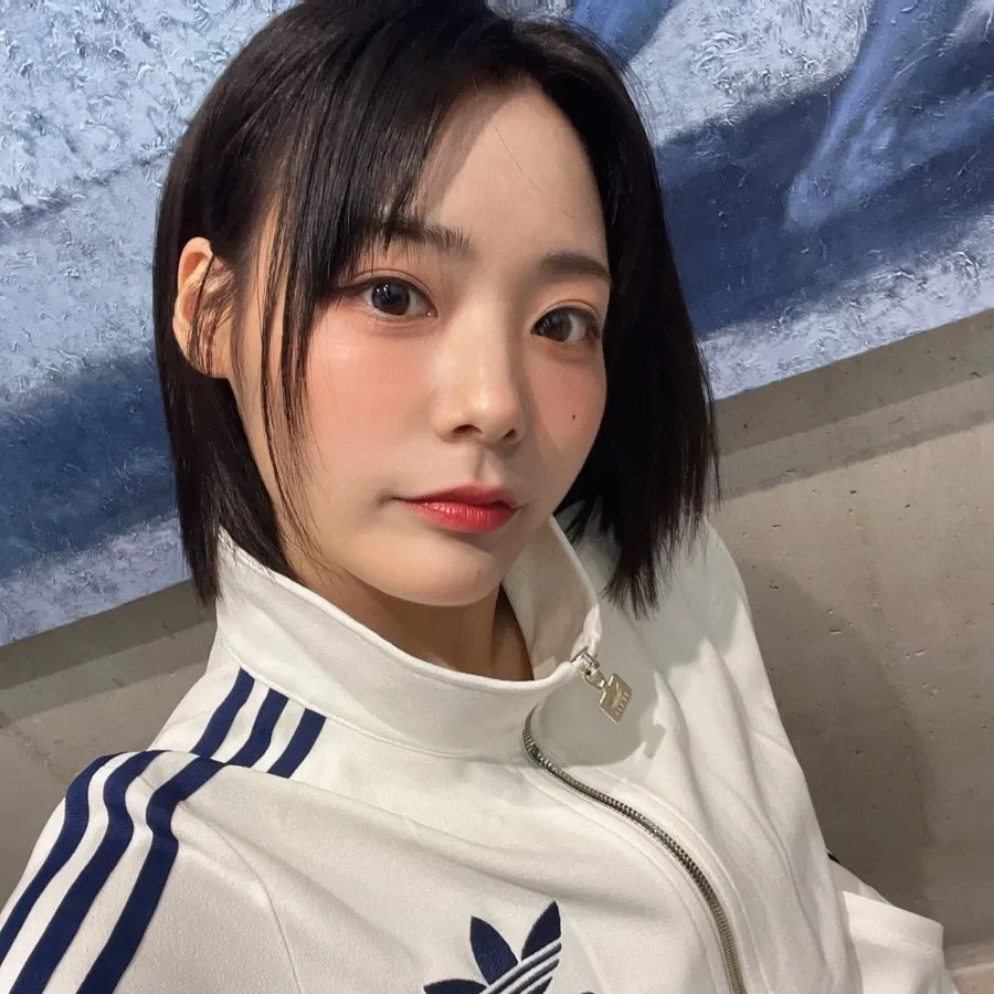 Behind-the-scenes cut of Siyeon (QWER)