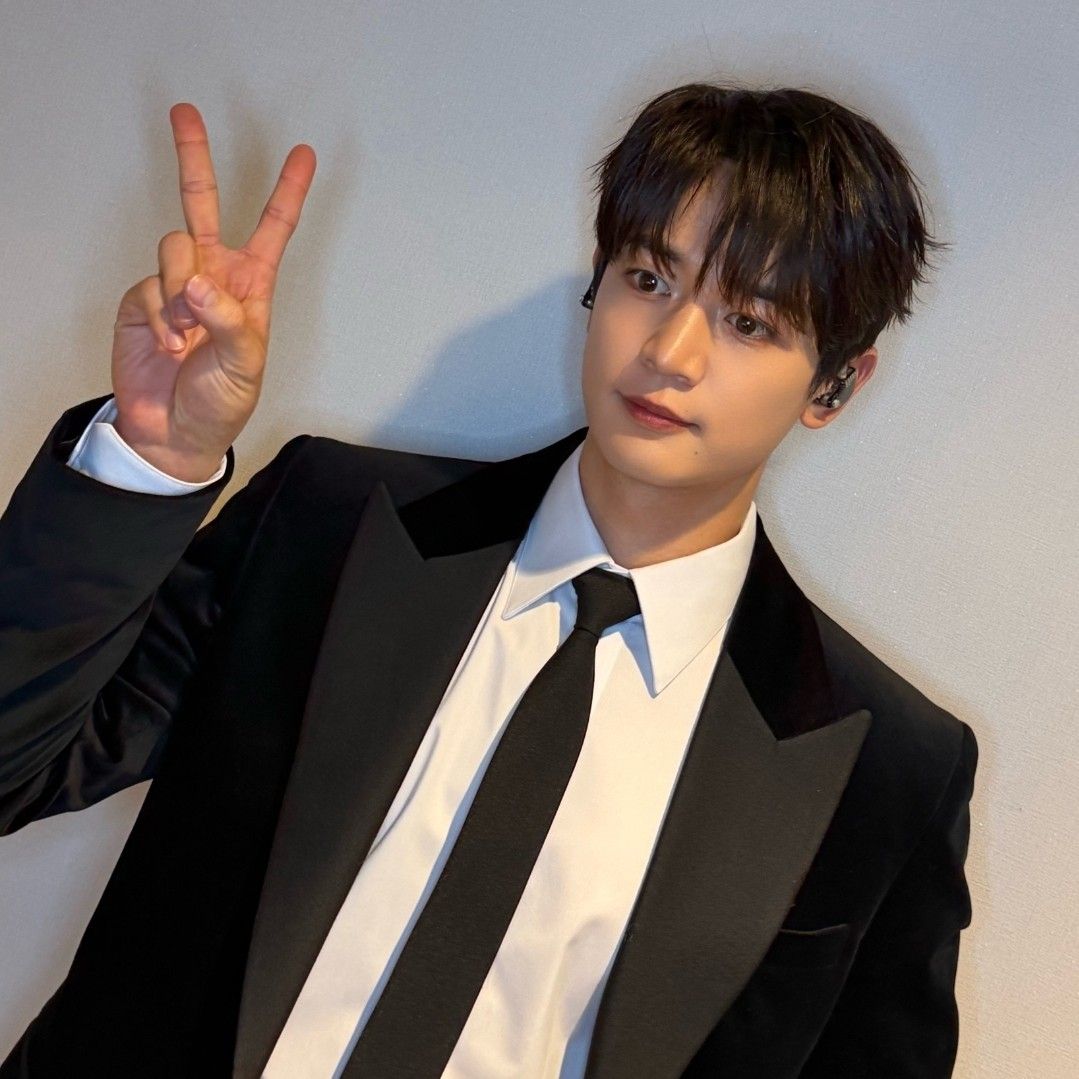 Behind-the-scenes cut of Minho (SHINee)