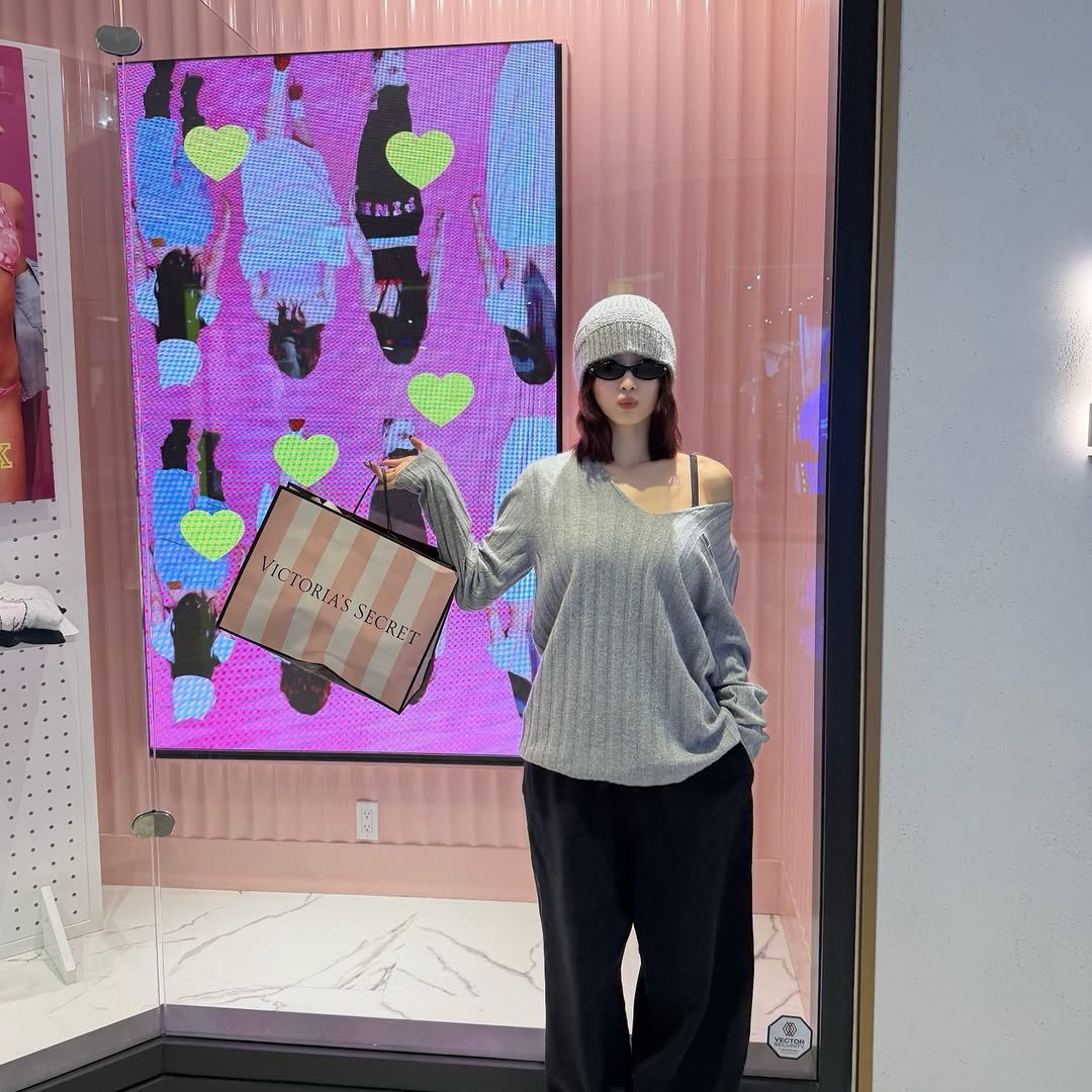 모모 (TWICE)의 비하인드 컷