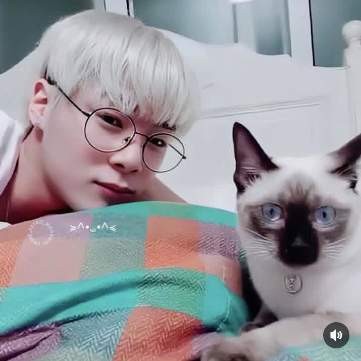Behind-the-scenes cut of Moonbin (ASTRO)