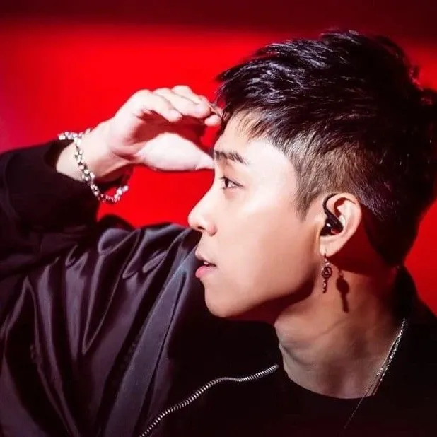 Recent activity shot of Eun Jiwon (SECHSKIES)