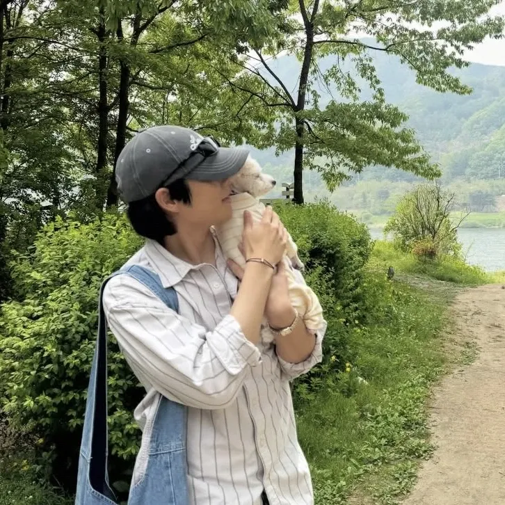 A moment captured by MJ (ASTRO)'s fan