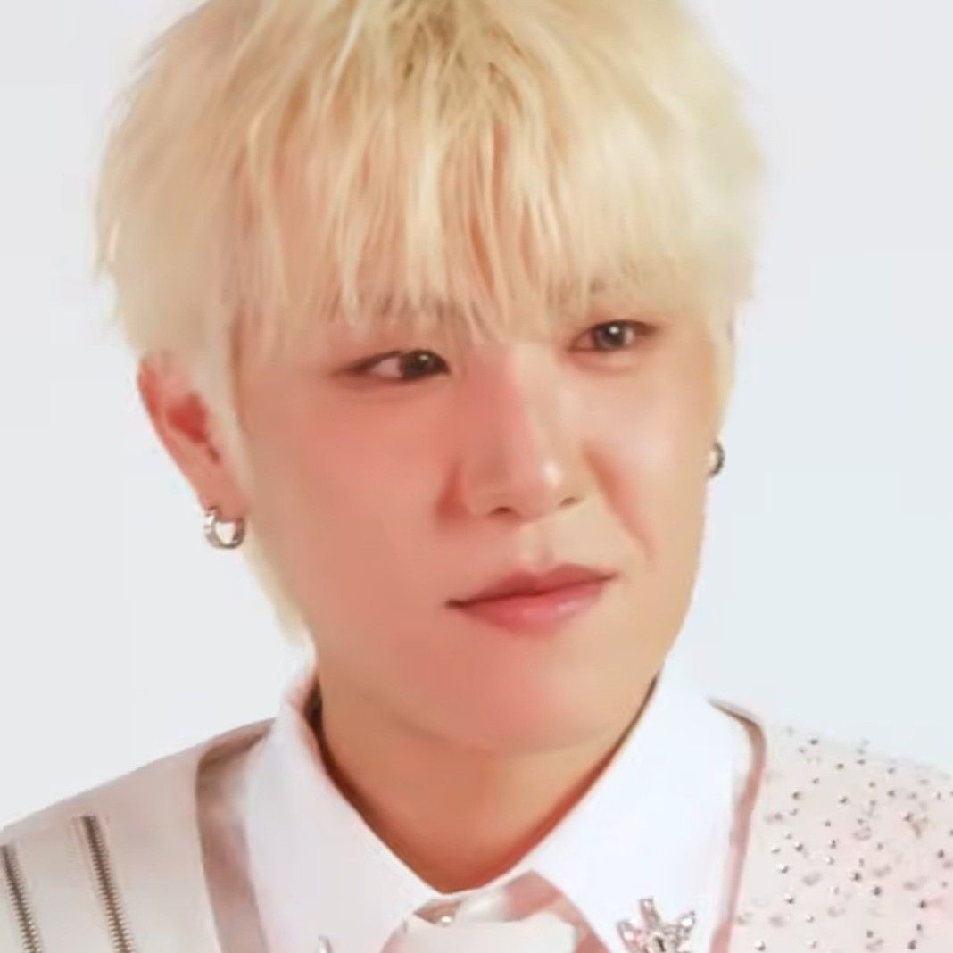 A moment captured by Park Woojin (AB6IX)'s fan