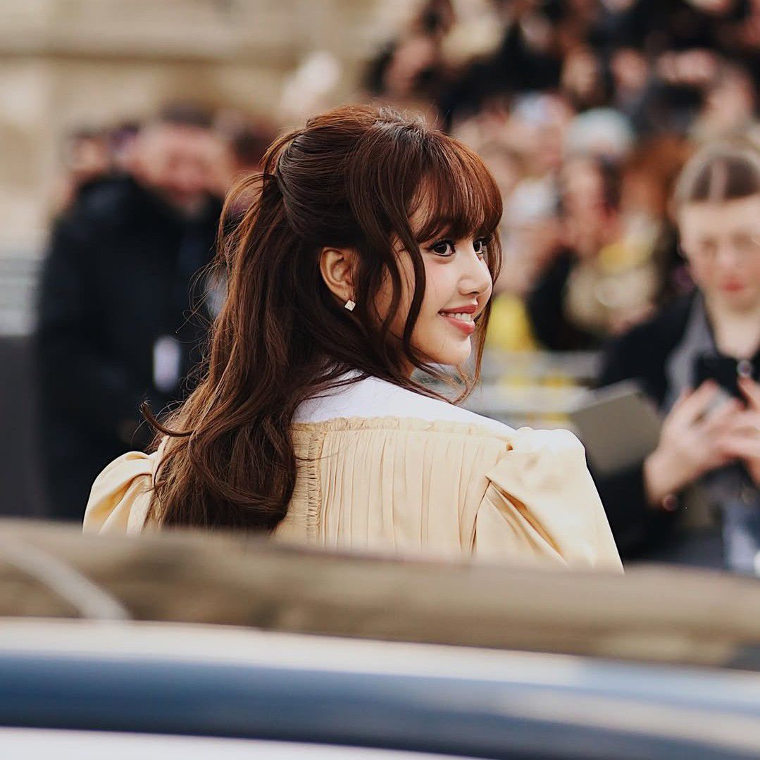 리사 (BLACKPINK)의 비하인드 컷