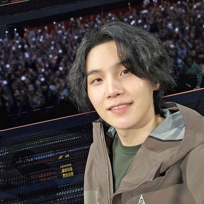 Foto aktivitas terbaru SUGA (BTS)