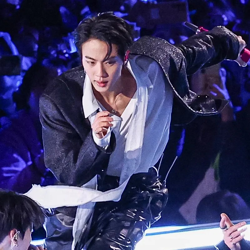 진 (방탄소년단)의 최신 사진