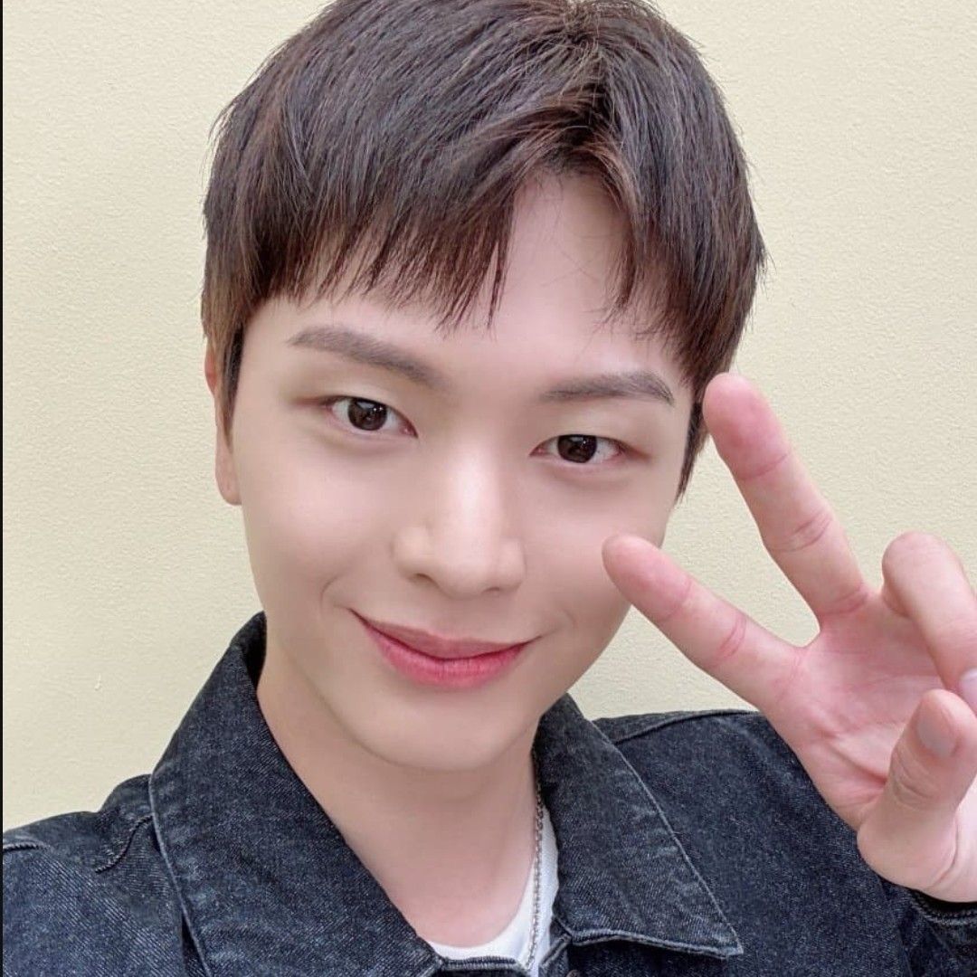 Latest photo of Yook Sungjae (BTOB)
