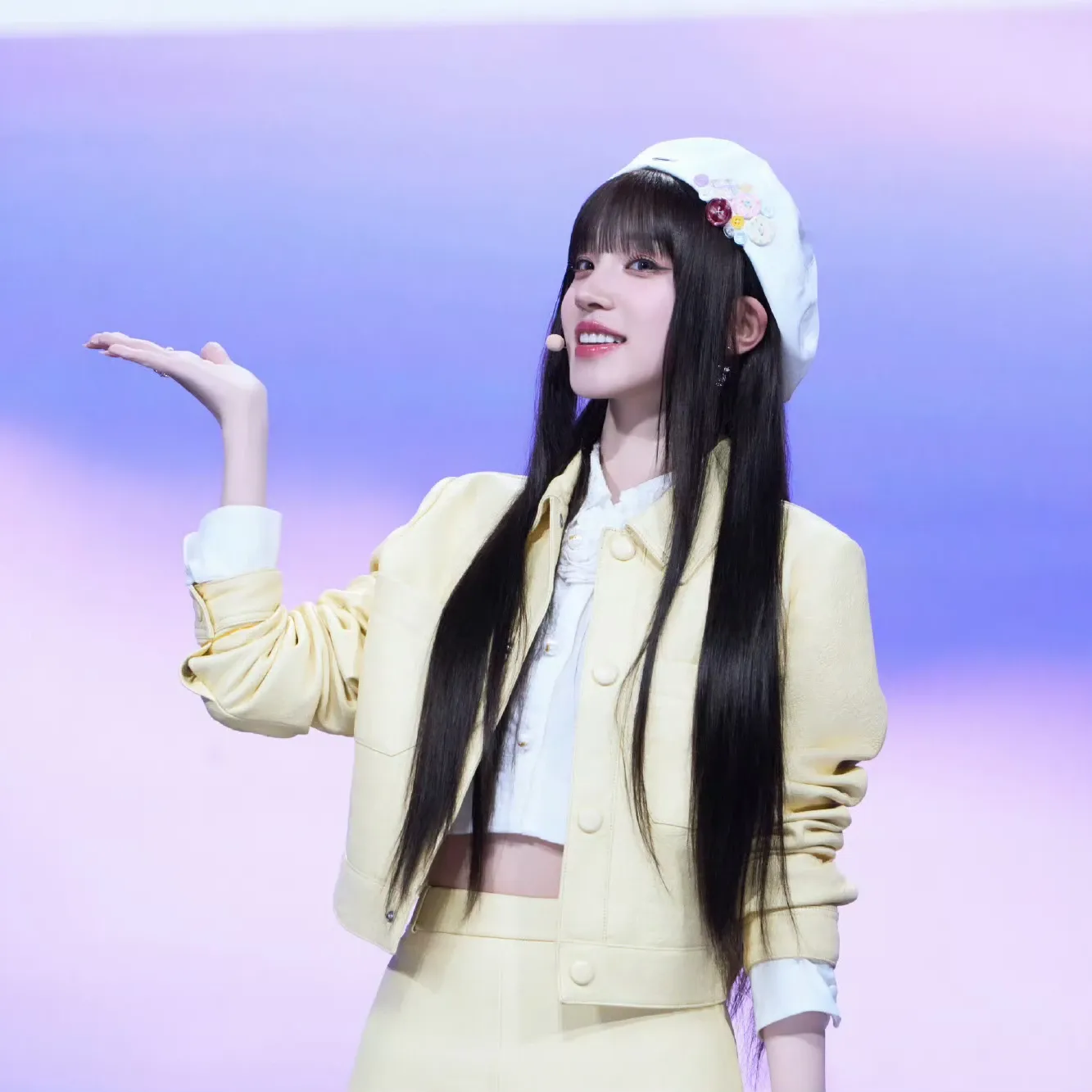 A moment captured by i-dle's fan