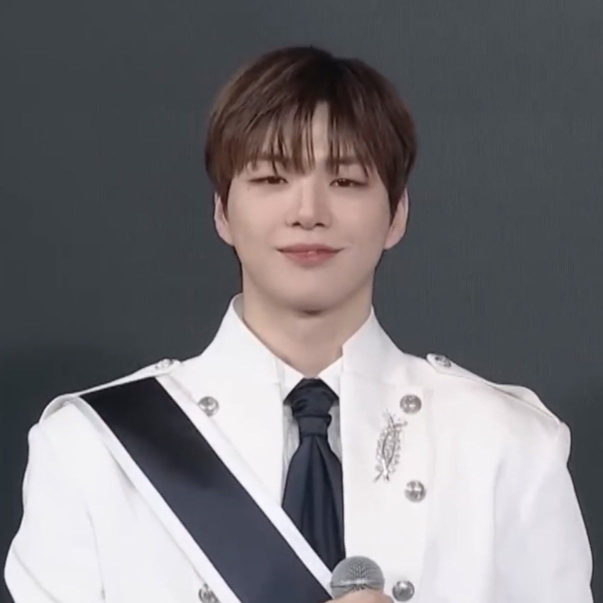 Behind-the-scenes cut of Kang Daniel