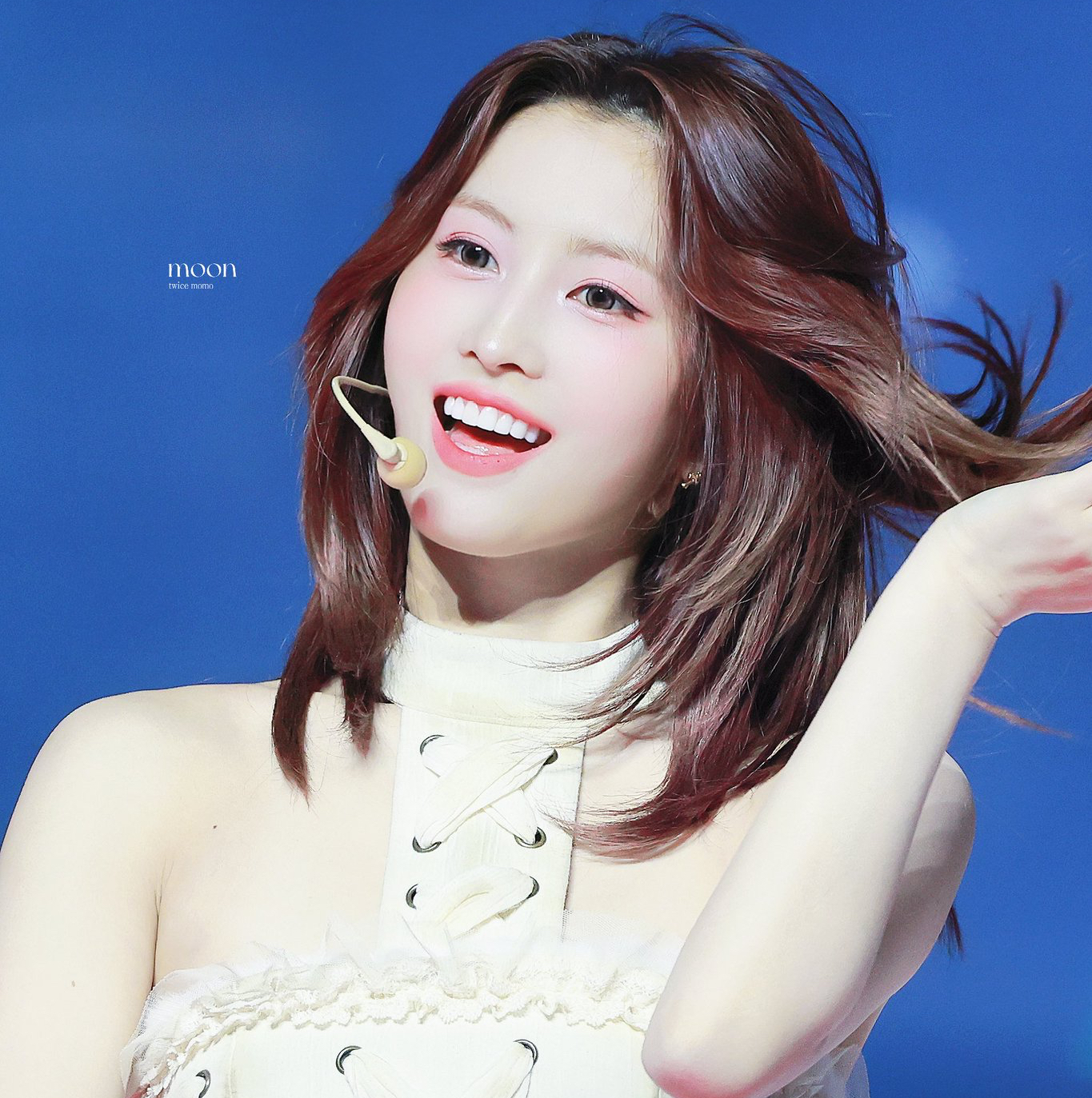 Foto aktivitas terbaru Momo (TWICE)